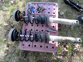 BMW 7 e65 e66 zadní náprava - tlumiče - 2