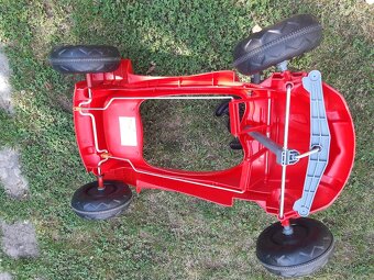 Šlapací plastové auto - 2
