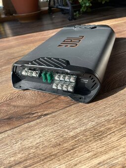 Zesilovač JBL - 2