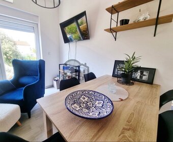 Jídelní stůl a židle - 2