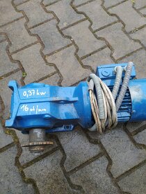 Elektromotor s převodovkou - 2