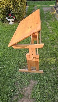 Daruji studentský stůl - 2