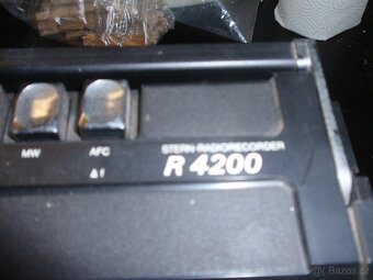 Retro radio s kazetákem (přehrávač) - 2