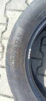 Pneu 215/55 R17 v - 2