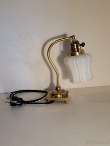 mosazná drobná stará lampa, lampička, bílé stínidlo - 2