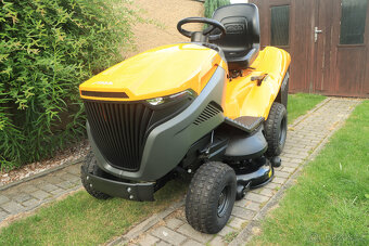Zahradní traktůrek Stiga Estate 7102 W 650ST - 2