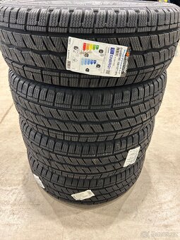 Zimní 215/65 R16C 109/107T Hankook winter Icept LV - 2