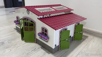 Stáj Schleich s doplňky a 11 koňmi - TOP STAV - 2