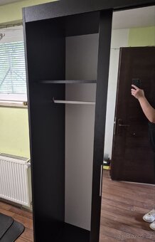 Šatní skříň se zrcadlem - 2