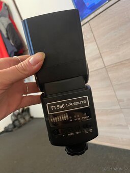 Externí blesk k foťáku - 2