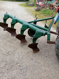 Zetor pluh - 2