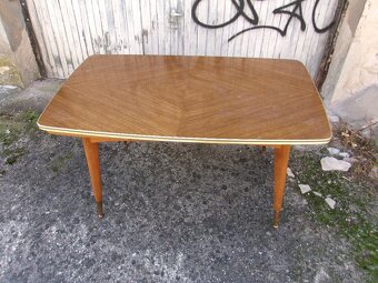 starý peřinák a stůl - 2