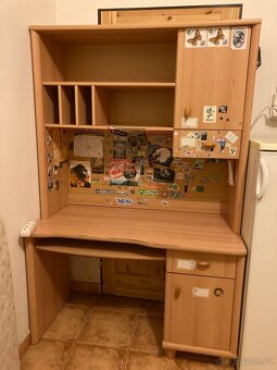 prodám dětský psací stůl zachovalý - 2
