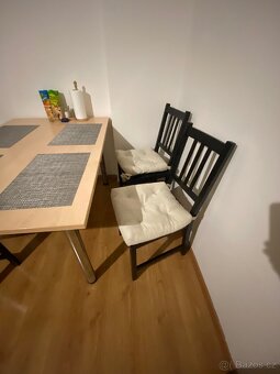 Jídelní stůl+ 4 židle - 2