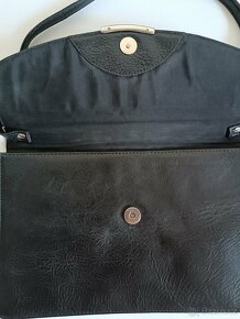 Černá kabelka přes rameno - 2