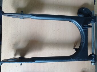 Zadní kyvná vidlice Honda CB 125 (1965 - 1978)S (J) - 2