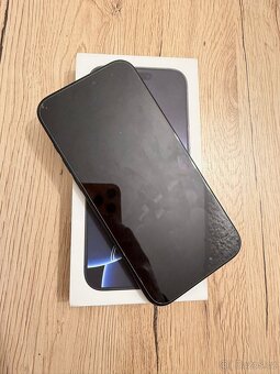 iPhone 16 Pro Max 256GB, černý titan - 2