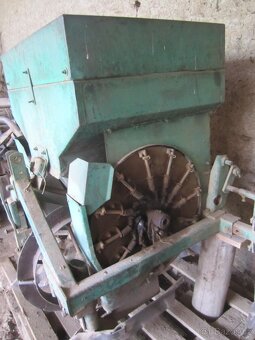 Dvouřádkový sazeč nesený - 2