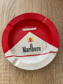 Starý popelník Marlboro - 2