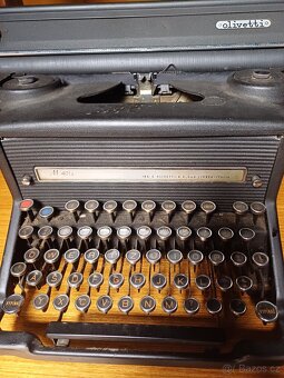 Psací stroj Olivetti M 40/3 - 2