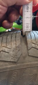 téměř nové zimní pneu 195/65 R15 škoda octavia vč.disků - 2