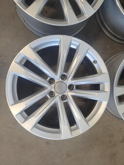 Prodám originální sadu alu disků 5x112 r19 66,6 AUDI - 2