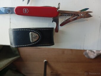 sbírka švýcarských skládacích nožů Victorinox - 2