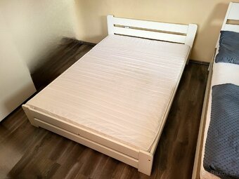 Jednolůžková postel včetně roštů a matrace. - 2