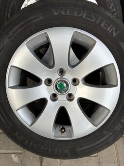 ALU kola Škoda 5x112 letní pneu 215/60 R16 - 2