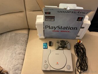 Sony PlayStation 1 (SCPH-9002 C) + orig. hra Tomb Raider - 2