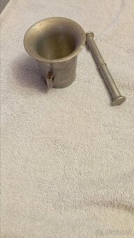 Starý hmoždíř s paličkou - 2