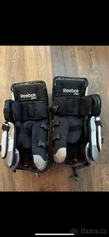 Nabízím dětské brankařské betony značky Reebok - 2