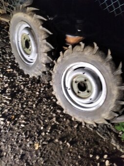 Prodám pěkná šípová kola Zetor25-500,-kus - 2