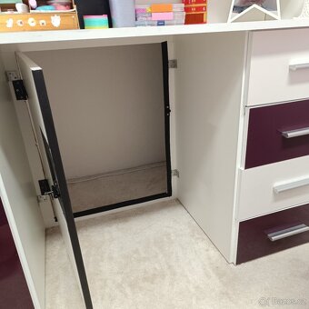 Dětská postel se skříní a stolem - 2