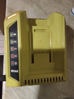 Aku nabíječka s Aku baterií - 2