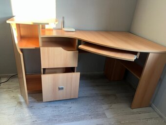 pracovní stůl - 2