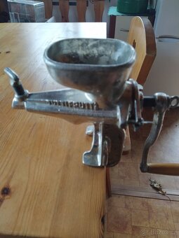 Starý retro mlýnek ... - 2