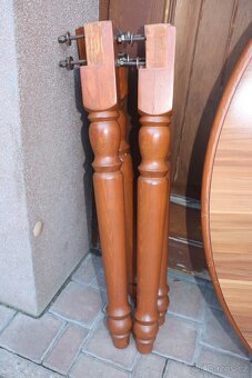 Jídelní stůl + 6 židlí - 2