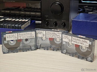 Sony HF90, 18 kazet v krabičce - 2