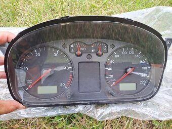 Prodám budíky na T4 - 2