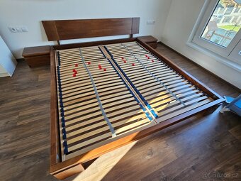 Manželská postel z masivu + stolky, prodloužená délka 210cm - 2