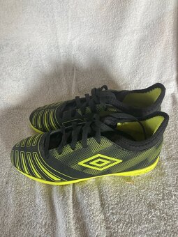 Dětské sálové boty umbro vel 34 - 2