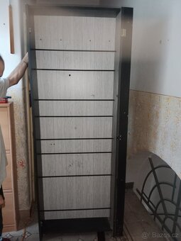Věšák s botníkem - 2