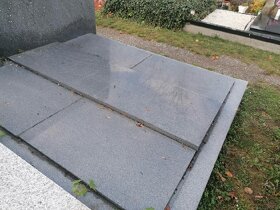 Prodám žulový pomník a krycí desky - 2