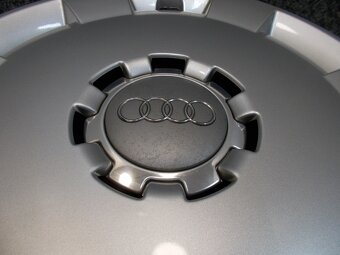 1x poklice 16" originál Audi - 8P0601147A - 2