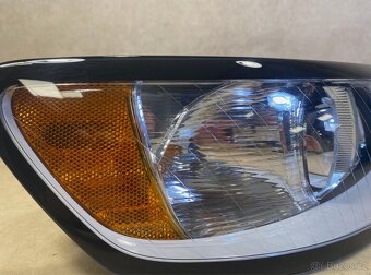 Přední světlo pravé VOLVO V50 / S40 2007-2012 - 2