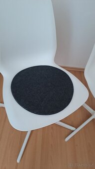 Výškově nastavitelné židle, cena za kus. - 2