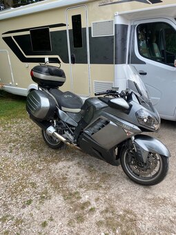 Kawasaki GTR 1400 - 2