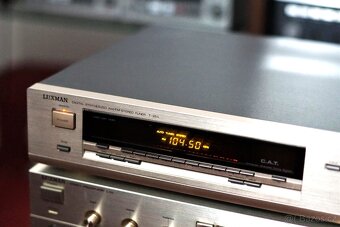 LUXMAN T 351 L - stereo tuner, tradiční champagne provedení - 2