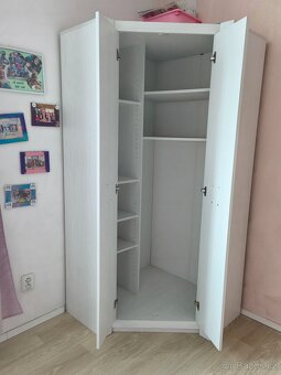 Rohová šatní skříň - 2